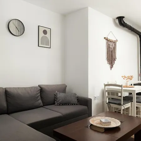 Houlia με δωρεάν χώρο στάθμευσης Semesterbostad