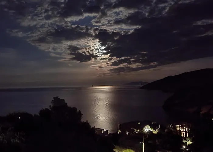 Houlia με δωρεάν χώρο στάθμευσης