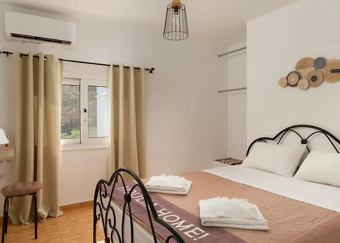 Houlia με δωρεάν χώρο στάθμευσης