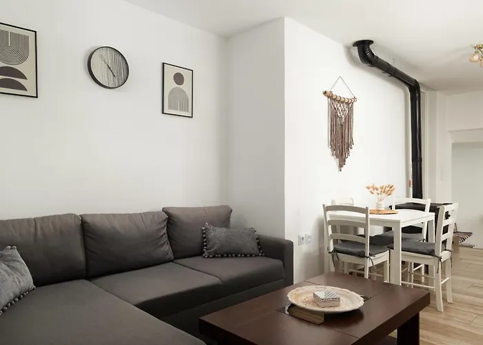 Houlia με δωρεάν χώρο στάθμευσης Semesterbostad