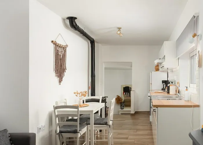 Houlia με δωρεάν χώρο στάθμευσης