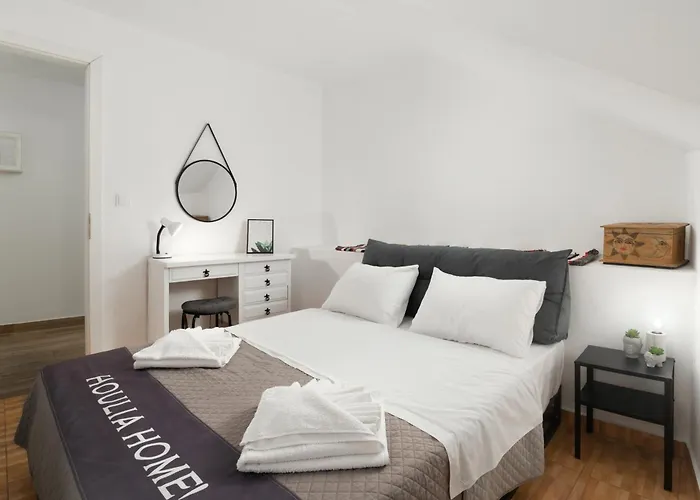 Houlia με δωρεάν χώρο στάθμευσης Steniaí