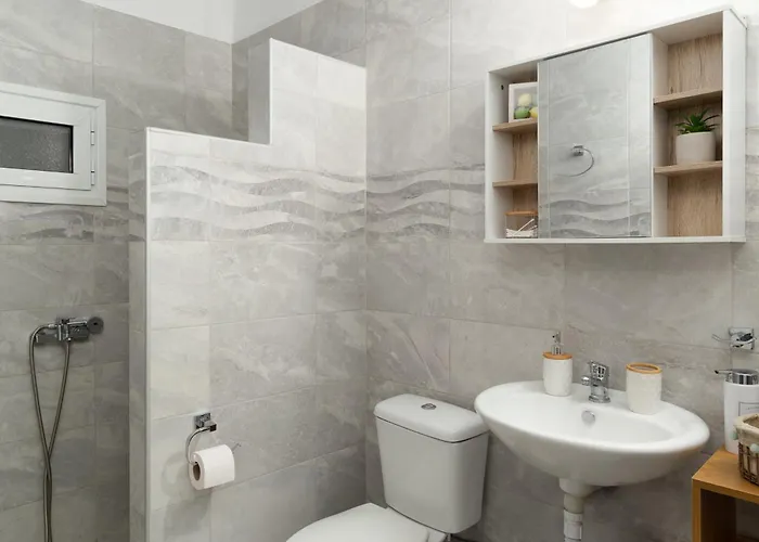 Houlia με δωρεάν χώρο στάθμευσης