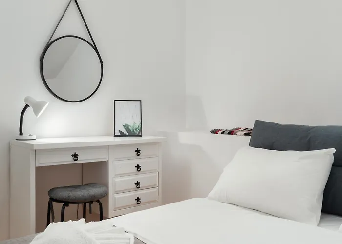 Houlia με δωρεάν χώρο στάθμευσης Steniaí