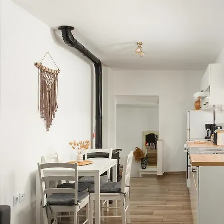 Houlia με δωρεάν χώρο στάθμευσης